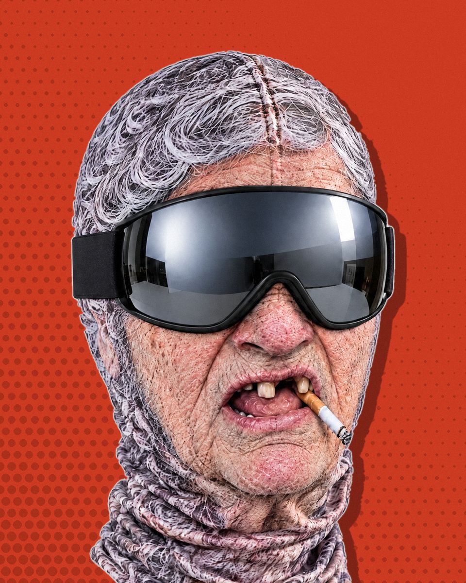 Skimaske «Grosi Trudi»: graue Dauerwelle, tiefe Falten und aufgedruckte Zigarette, unter einer schwarzen Skibrille